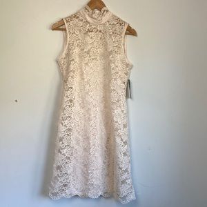 Chic Sleeveless Lace Midi Dress in Cream